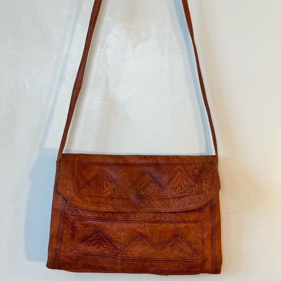 Vintage Handbags - Vintage 70’s Brown Leather Boho Western Southwest Shoulder / Crossbody Bag
